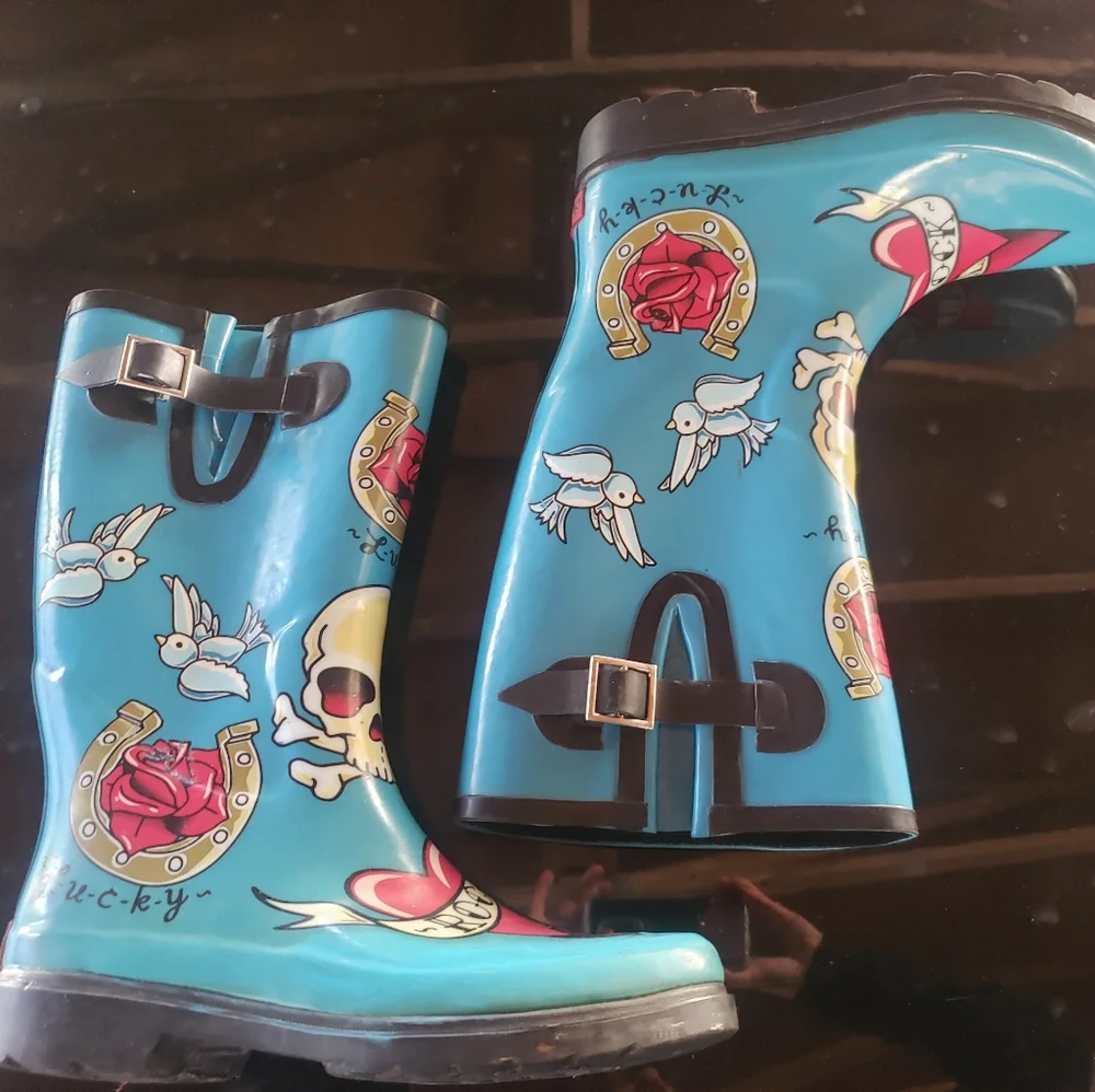 chooka Blue Graphic Rain Boots with Red Accents and White Doves